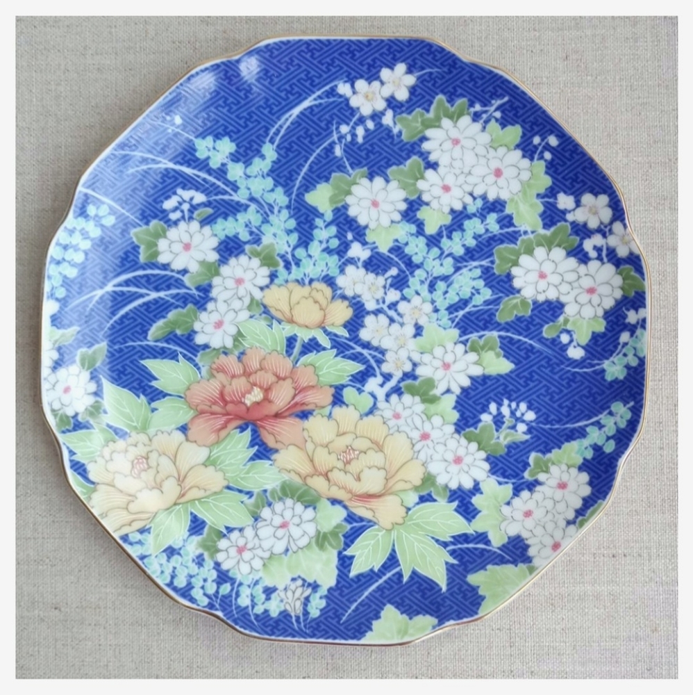 Takahashi Echo Floral Pattern Scalloped Edges Plat